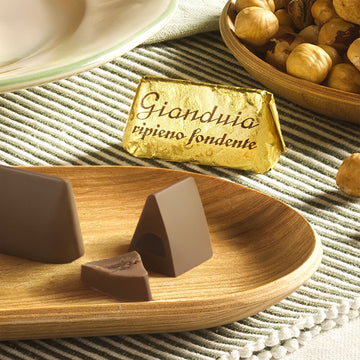 
                
                  Dark
                
                  Filled
                
                  Gianduiotto
                
              